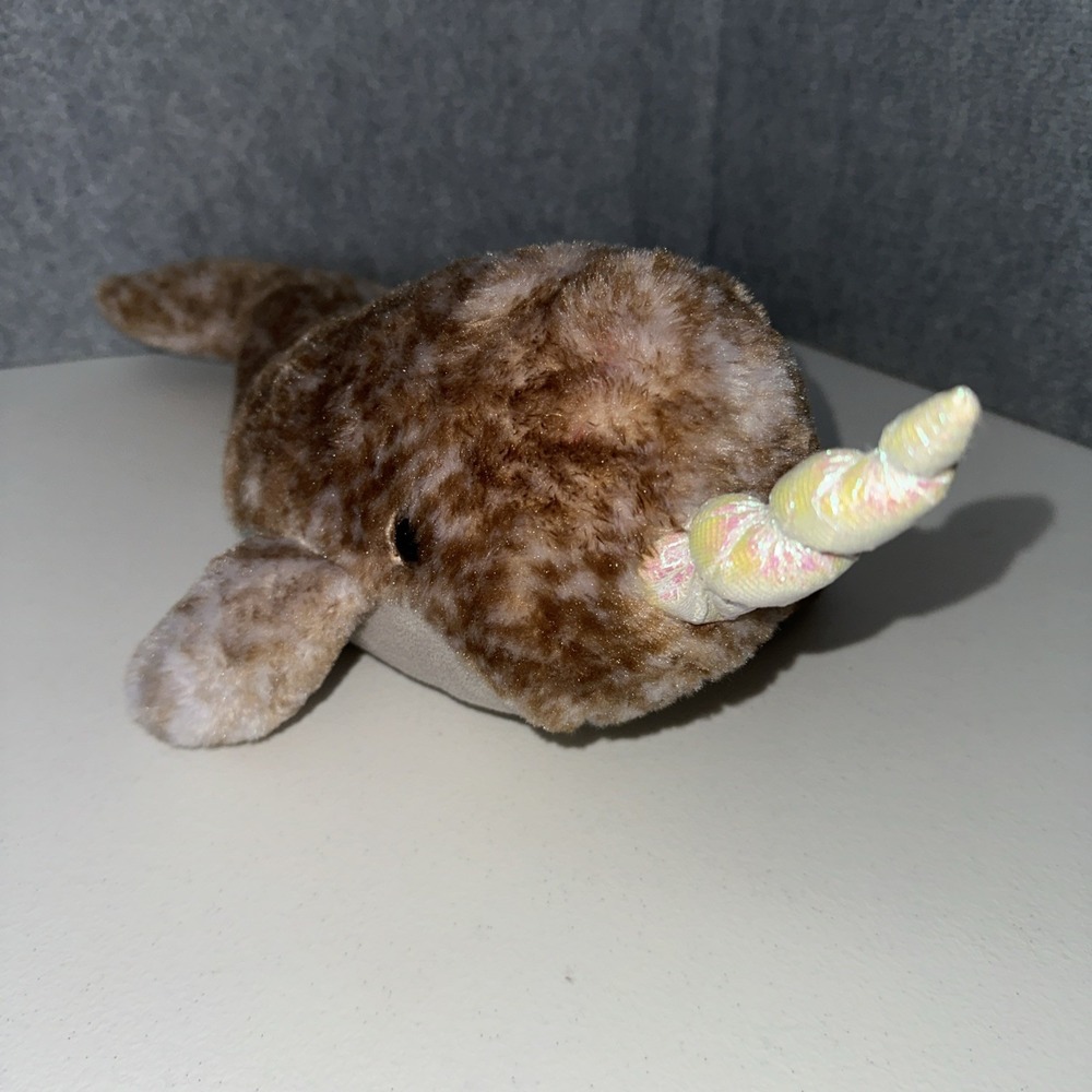 The Petting Zoo Narwhal 2019